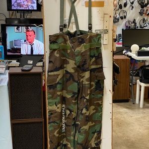 Men’s Large Army Overgarment Pants With Suspenders